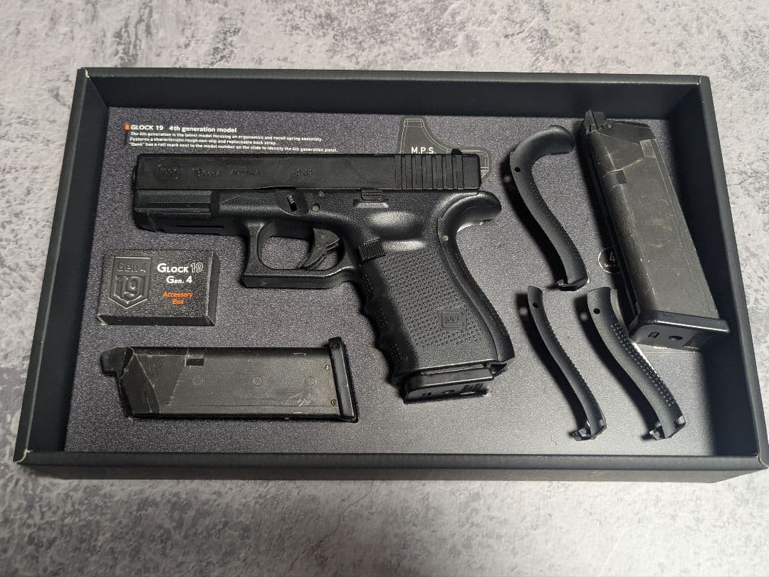 2*m様 東京マルイ　グロック19 Gen4 ガスブローバック　予備マガジン付き