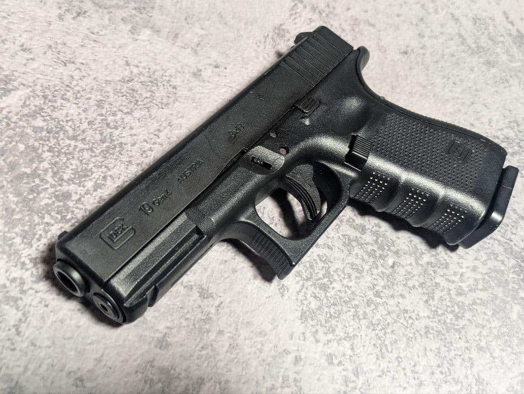 2*m様 東京マルイ　グロック19 Gen4 ガスブローバック　予備マガジン付き