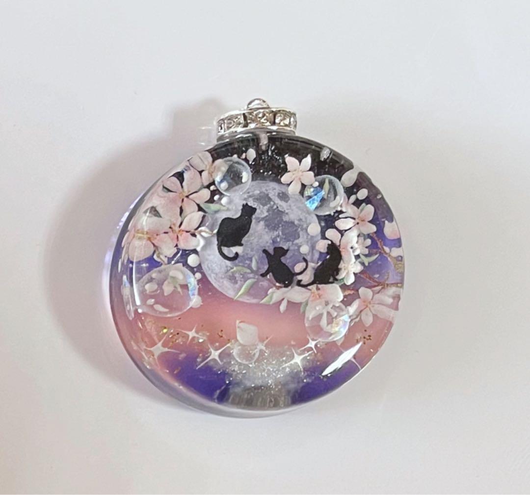 夕夏/レジン/春夜の子猫達　桜　蓄光　オルゴナイトネックレス