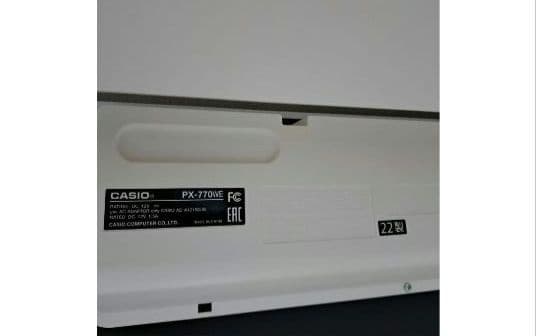 ※引き取り限定です。22年製ピアノ、椅子つき。