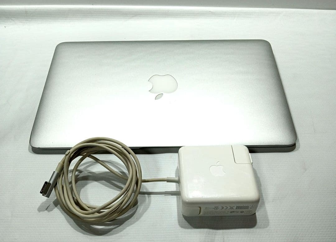 MacBook Air 11インチ SSD128GB メモリ4GB 充電器付