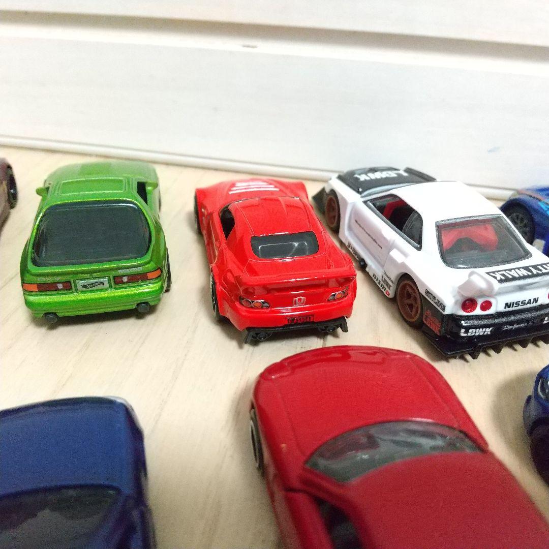 ミニカー9台セット、トミカ、ホットウィール等。