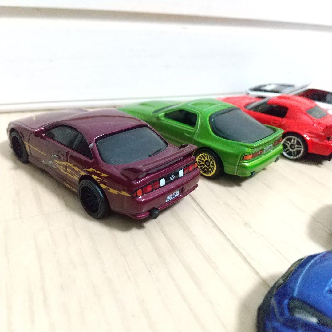 ミニカー9台セット、トミカ、ホットウィール等。