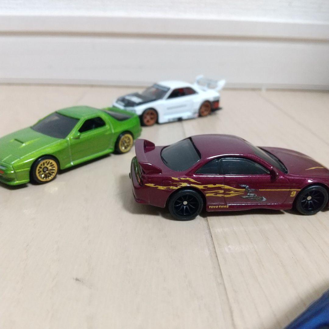 ミニカー9台セット、トミカ、ホットウィール等。