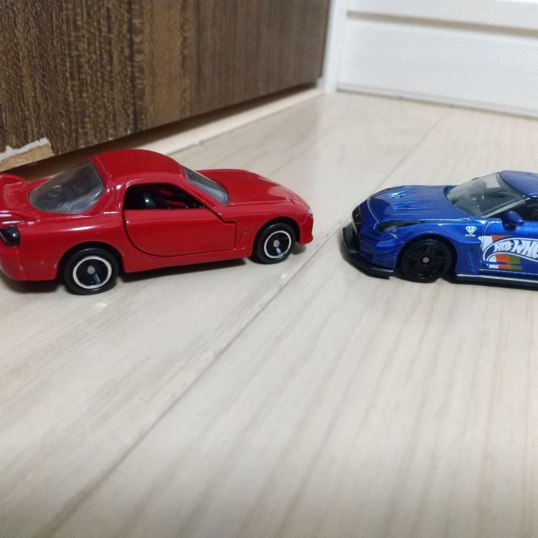 ミニカー9台セット、トミカ、ホットウィール等。