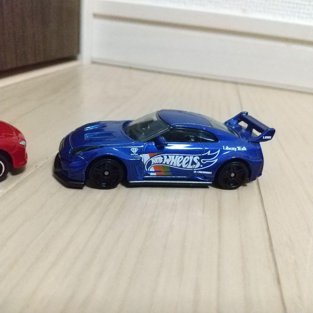 ミニカー9台セット、トミカ、ホットウィール等。