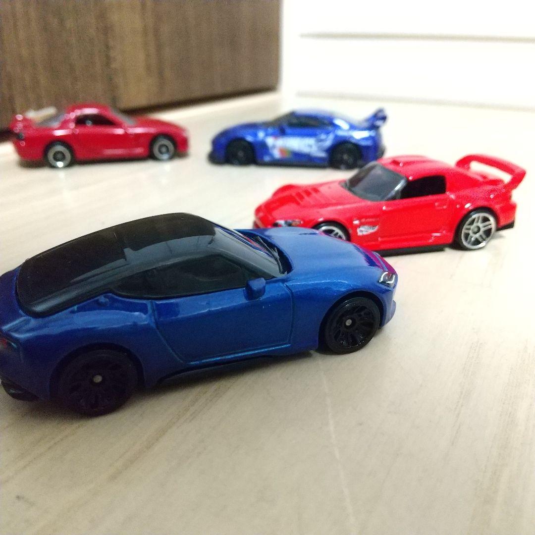 ミニカー9台セット、トミカ、ホットウィール等。