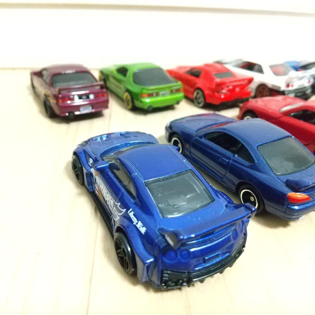 ミニカー9台セット、トミカ、ホットウィール等。