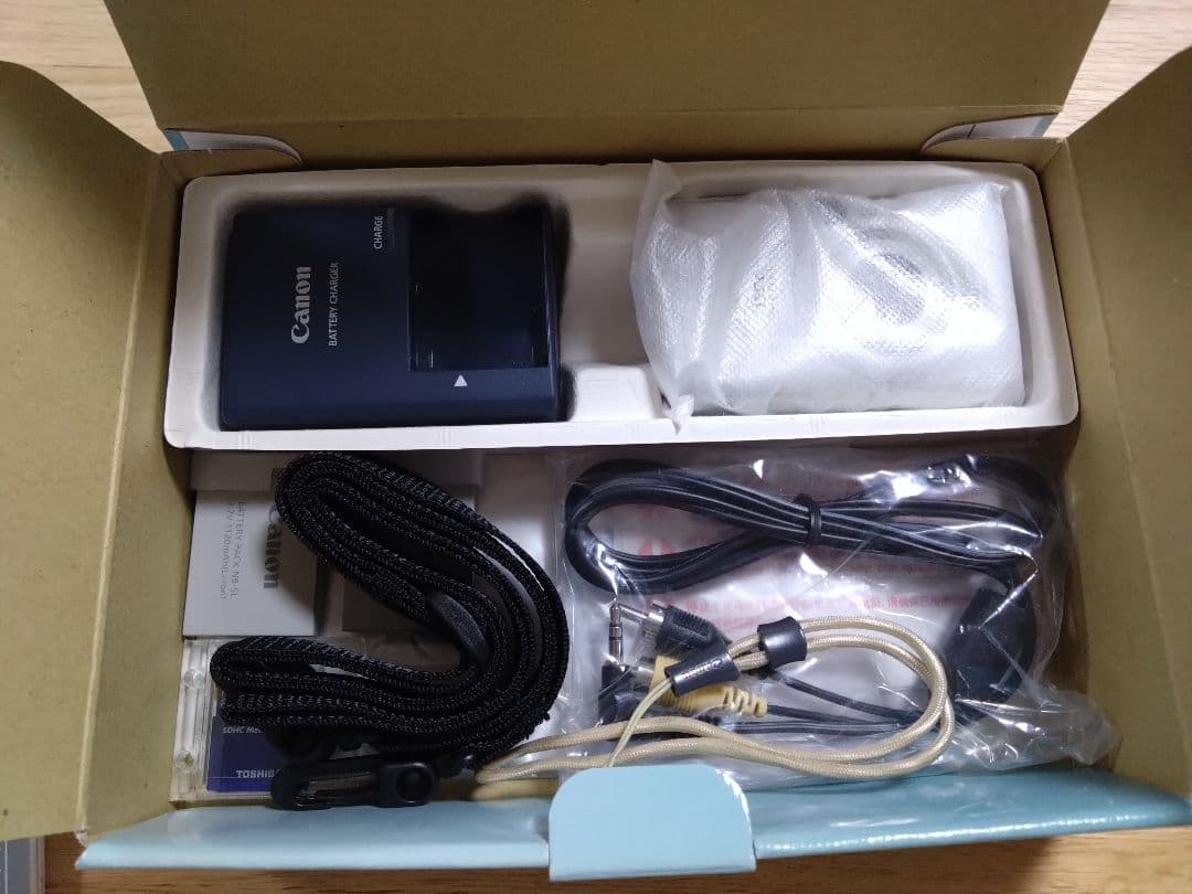 美品【動作品・備品元箱付】Canon IXY DIGITAL 810is