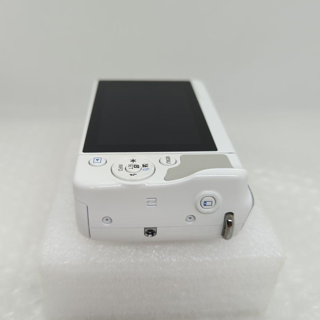 【美品】Canon EOS M10 ダブルズームキット ホワイト ミラーレス一眼