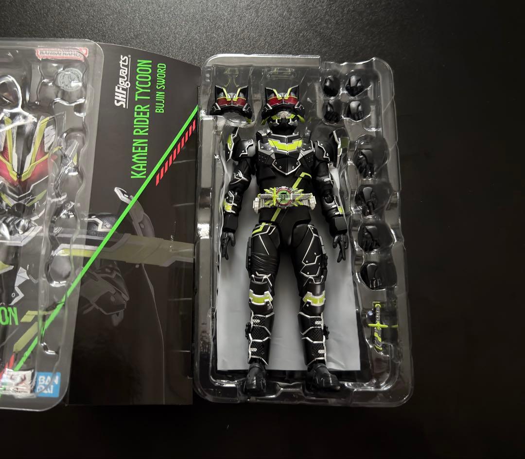S.H.Figuarts 仮面ライダータイクーン ブジンソード+ワイヤー入マント