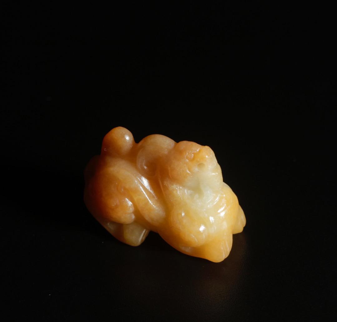 中古 和田黄玉 獬豸(かいち)瑞獣彫刻 掛坠 玉佩 根付 古玉風 C1A042