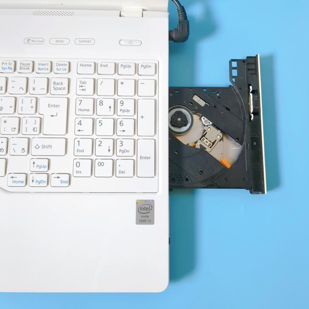 美品✨新品SSD爆速✨メモリ8GB✨カメラ付✅設定済ですぐ使える白ノートパソコン