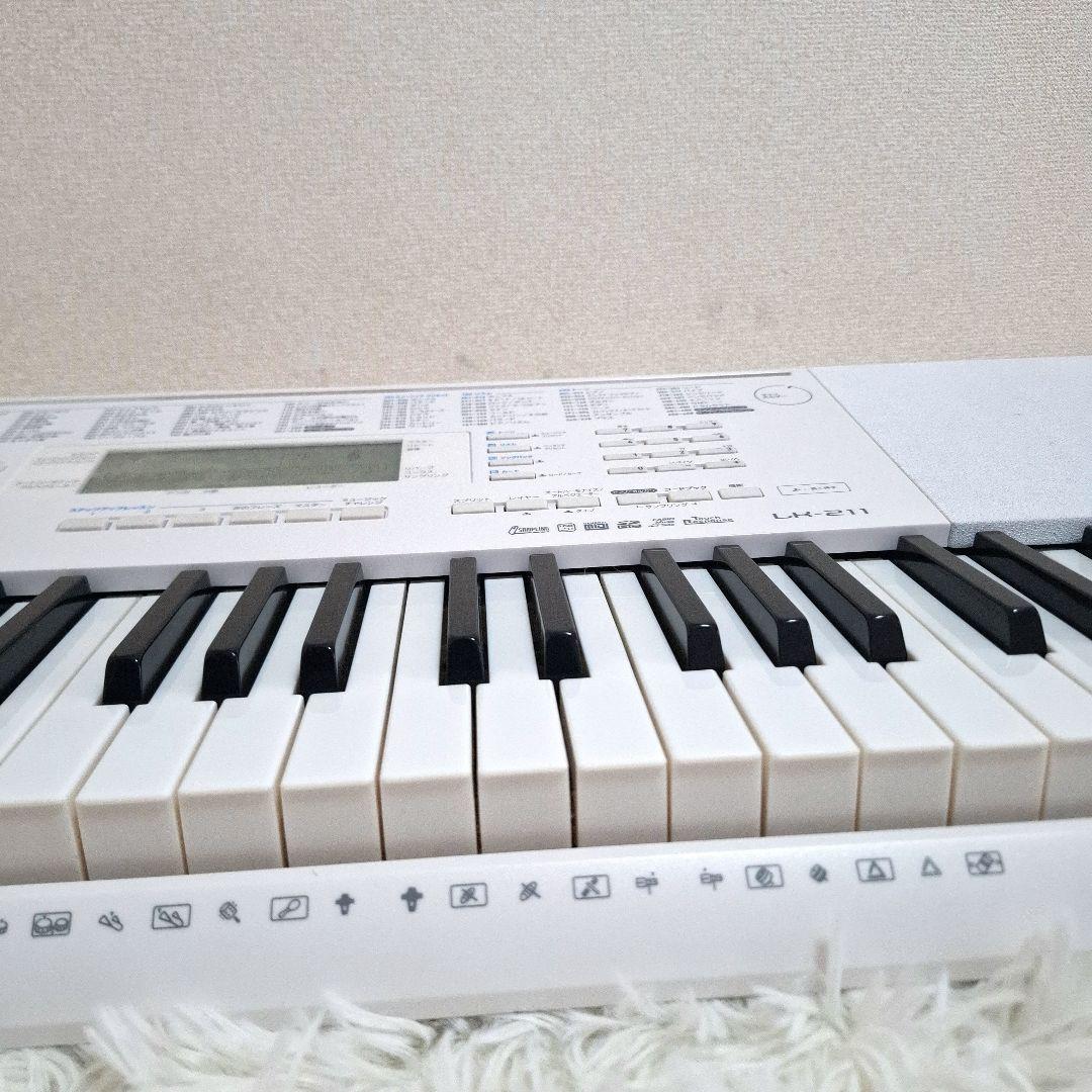 【送料無料】CASIO LK-211 電子ピアノ・キーボード ルーチェ 光ナビ