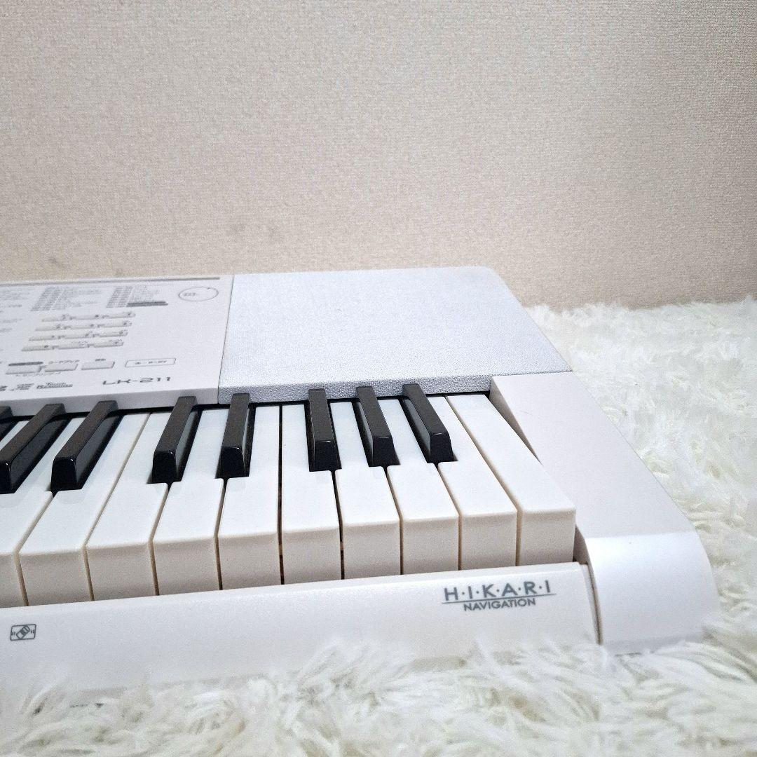 【送料無料】CASIO LK-211 電子ピアノ・キーボード ルーチェ 光ナビ