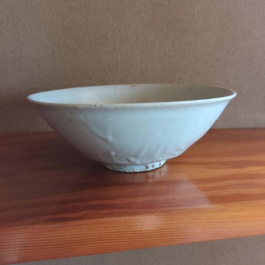 淡い青色の陶器製丸型鉢 骨董品 李朝白磁碗　骨董品　古美術