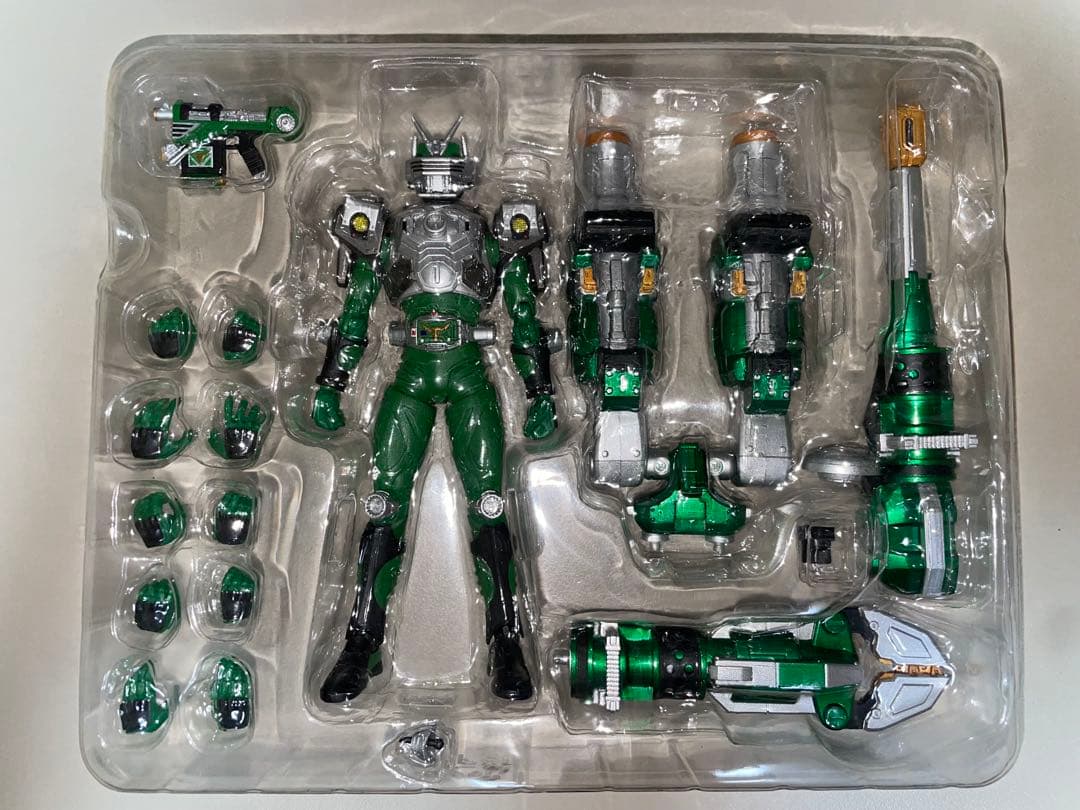 【美品】フィギュアーツ 仮面ライダーゾルダ