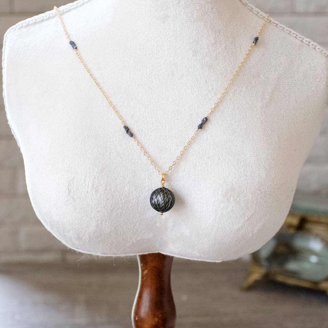 14kgfタヒチアンパールカービングネックレス