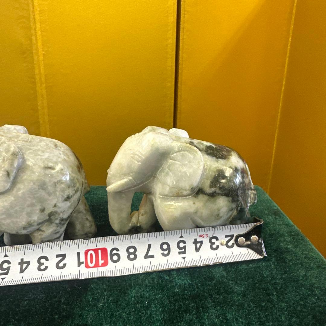 翡翠，玉石，天然材质，象の彫刻セット 専用ケース付き