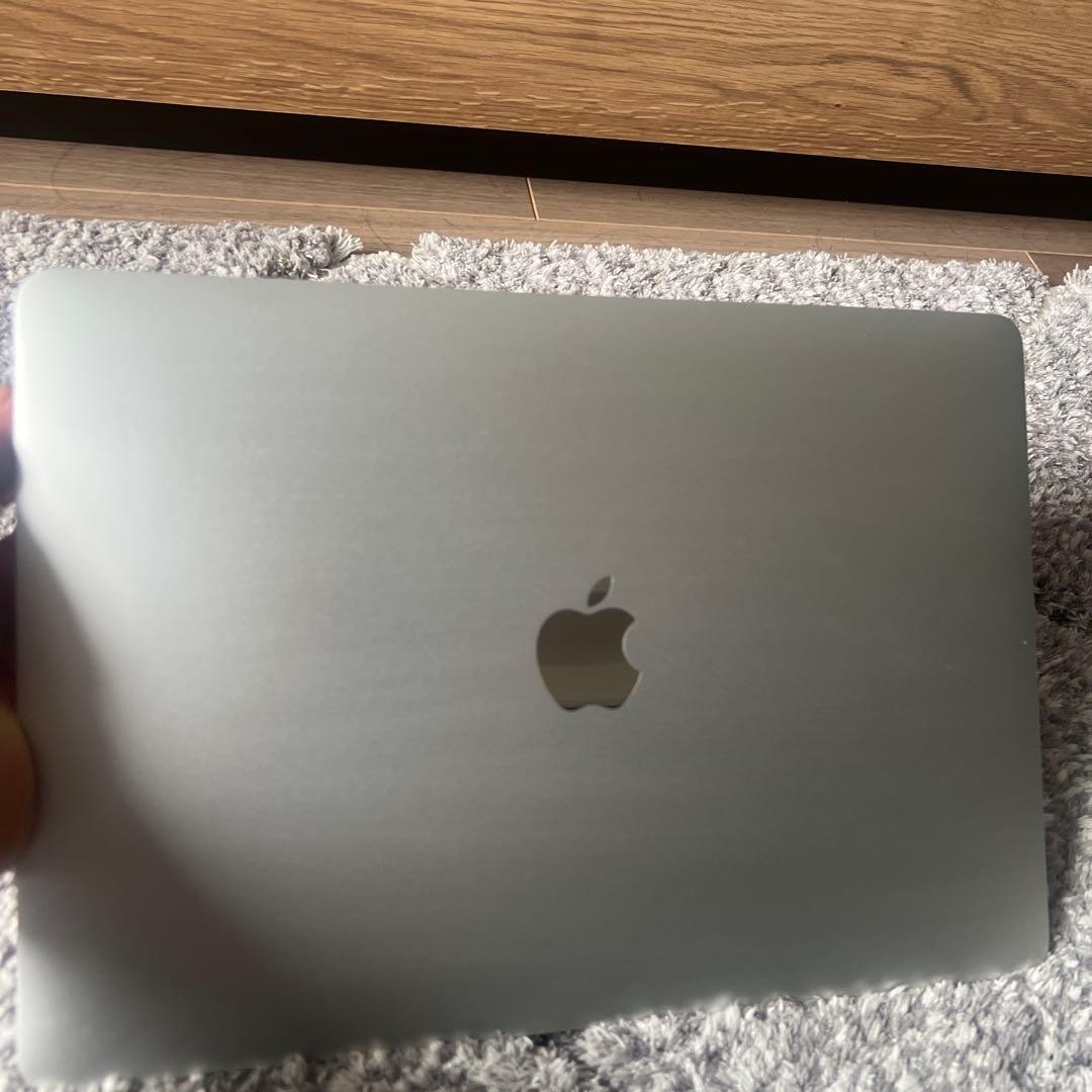 本日限定値下げApple MacBook airシルバー 　MGNA3J/A
