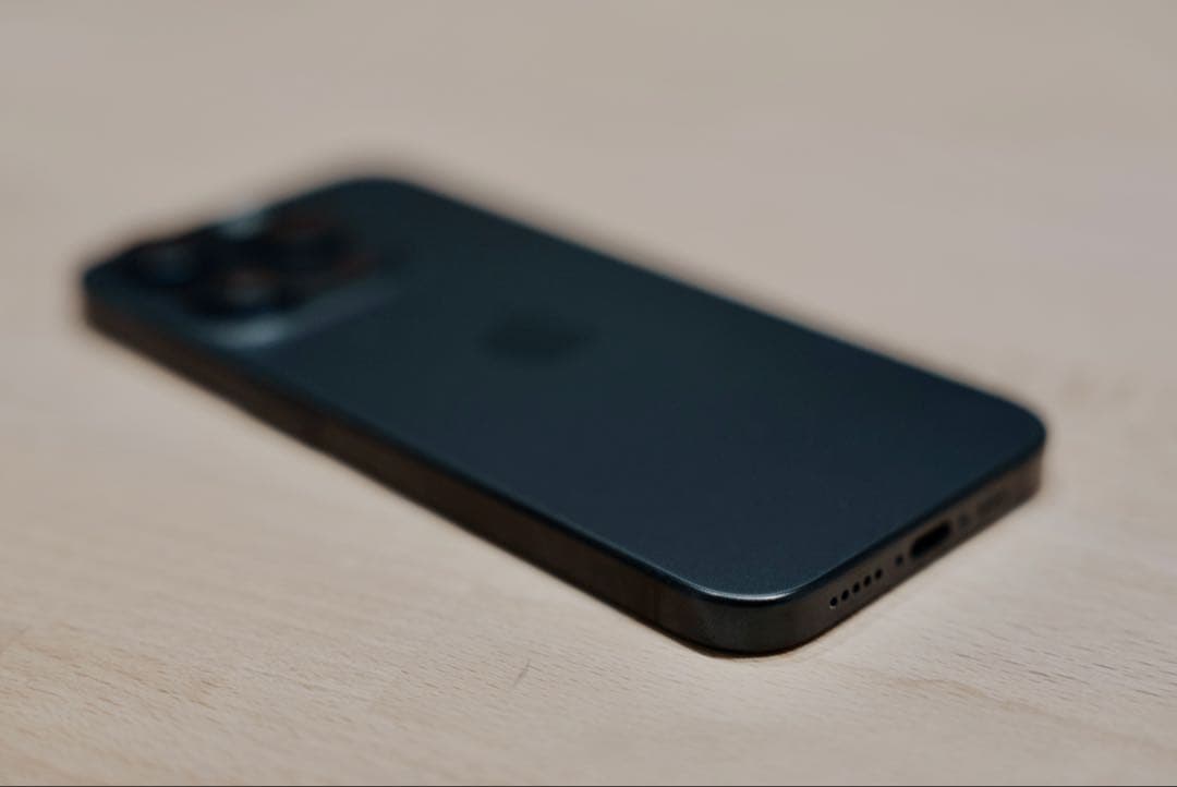 美品　iPhone15 Pro ブルーチタニウム 256GB SIMフリー