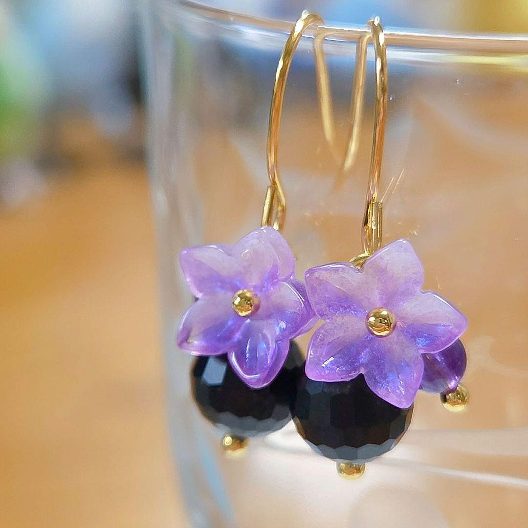 お花とオニキスとアメジストのピアス