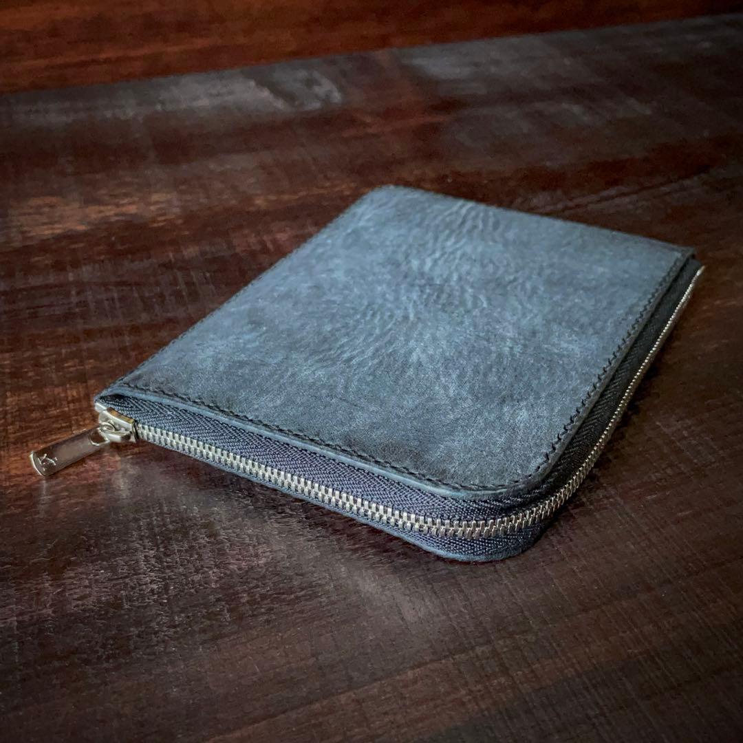 《L字ファスナー型》レザーパスポートケース（ブラック）