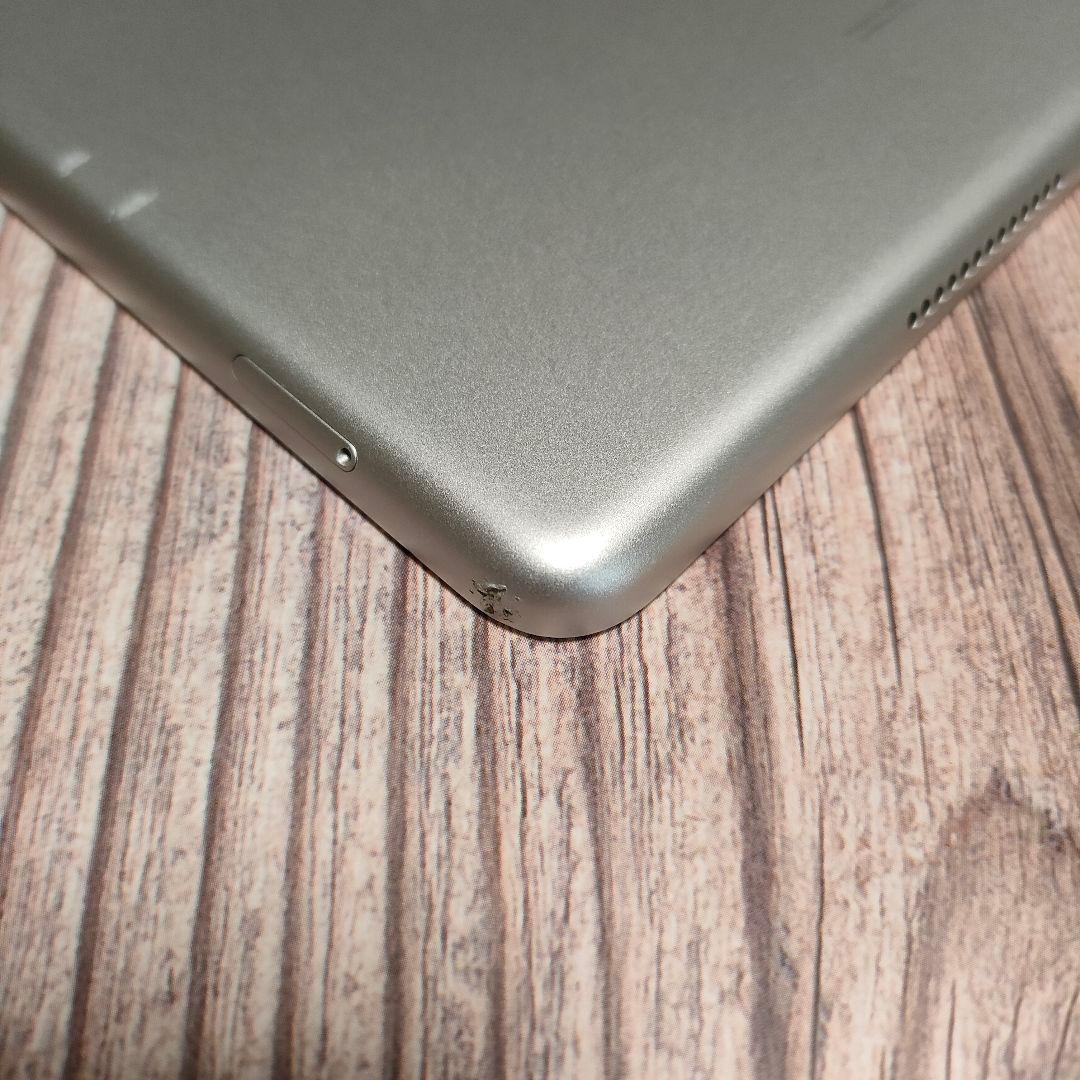 iPad 第8世代 32GB シルバー SIMフリー 美品