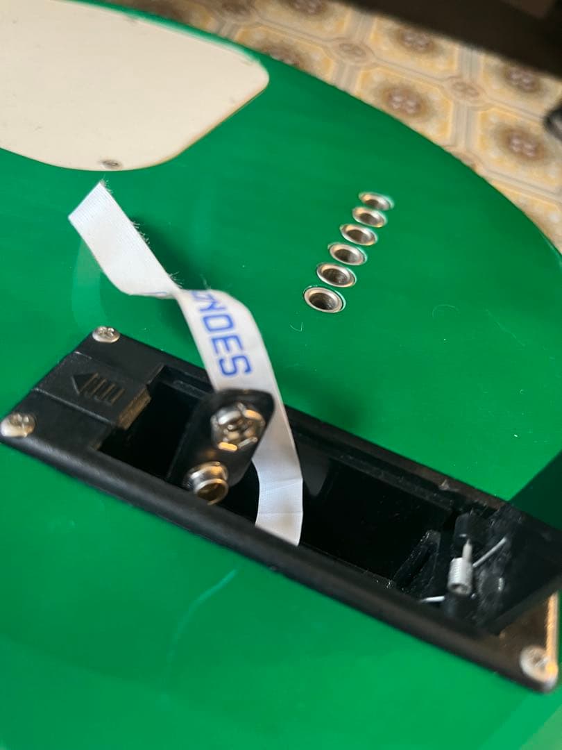 状態良しFernandes zo-3 グリーン エレキギター 内蔵スピーカー付き