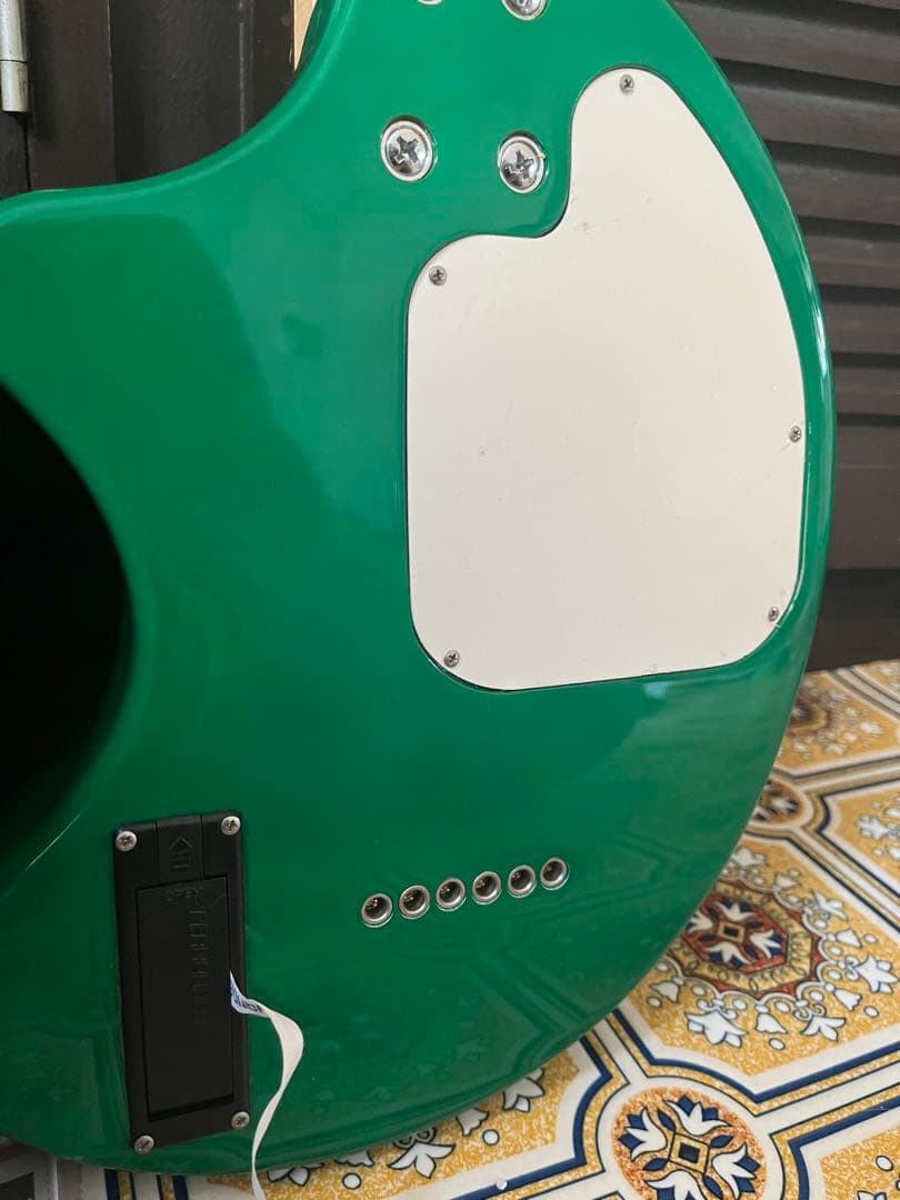 状態良しFernandes zo-3 グリーン エレキギター 内蔵スピーカー付き
