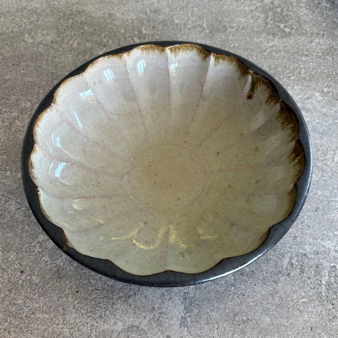 作家もの　樂久登窯　ペア　菊紋　丸深皿