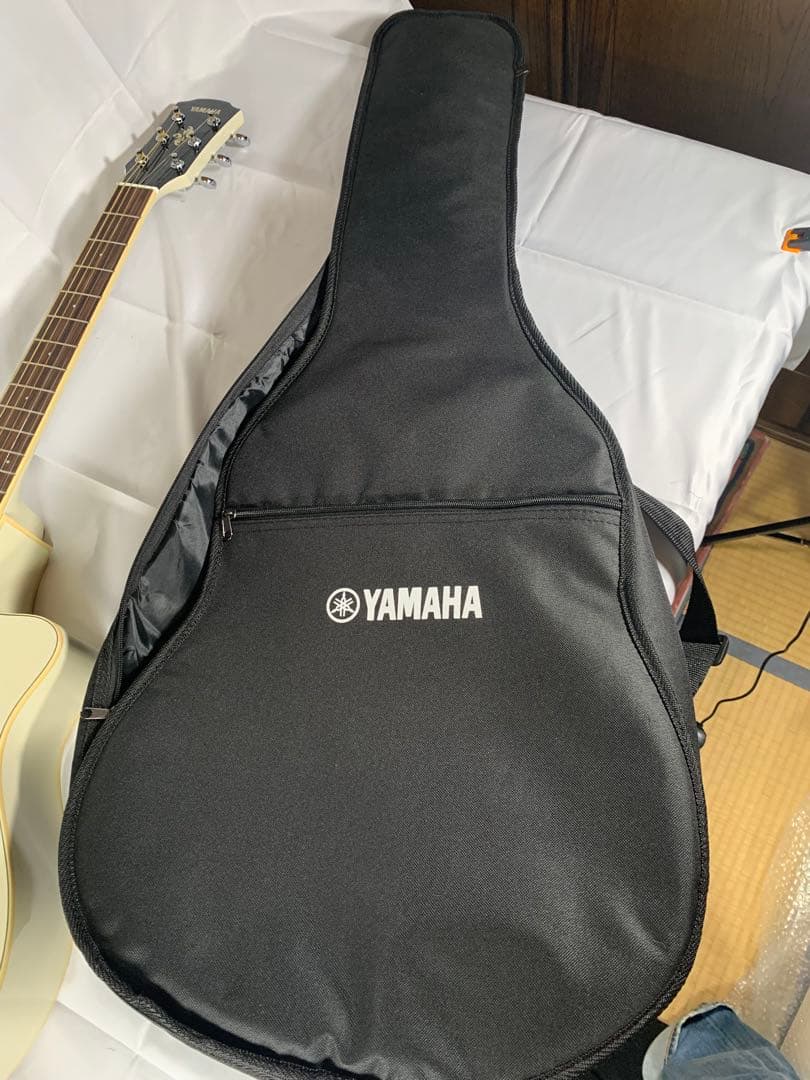 YAMAHA APX600エレアコギターアイボリー系カラーケース付き