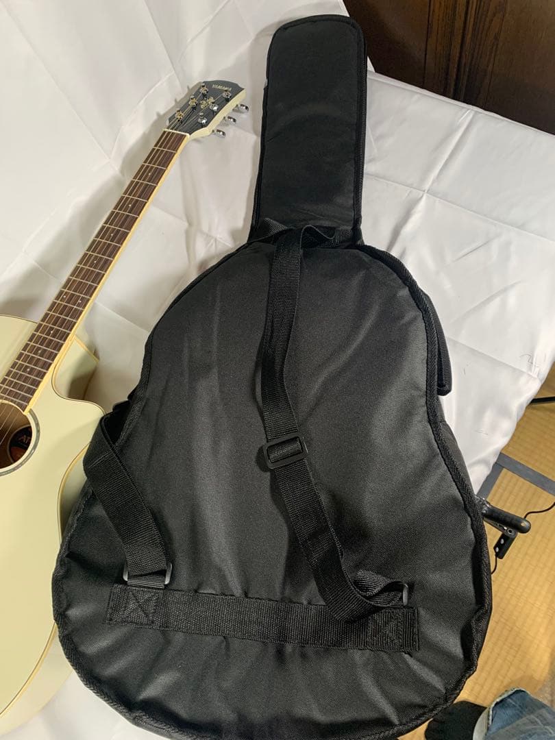 YAMAHA APX600エレアコギターアイボリー系カラーケース付き