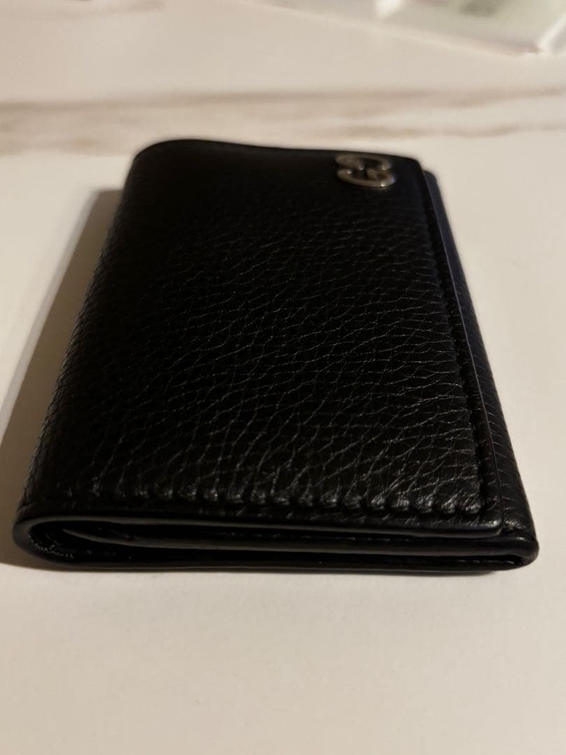 （美品）GUCCI GGロゴ付き黒レザー名刺入れ