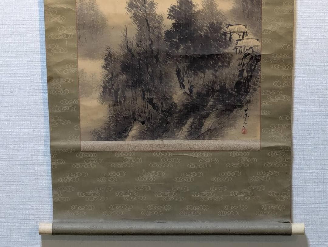 【真作】掛軸　墨濃淡に浮かぶ幽玄山水　静謐なる山岳風景掛軸　合箱入　T54