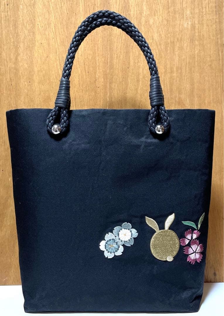 未使用品　うさぎ　手刺繍バッグ