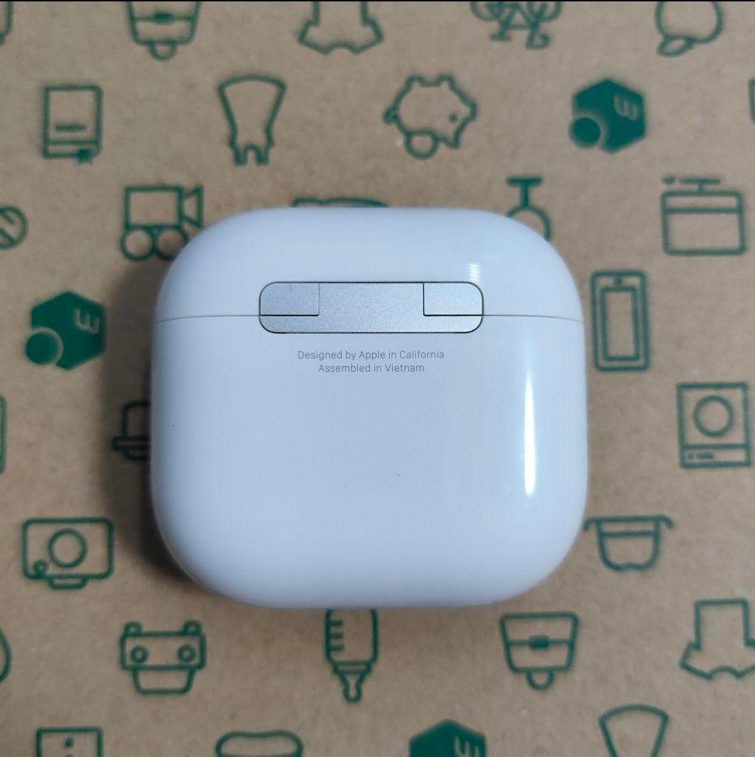 Apple AirPods 第4世代 充電ケースのみ 16