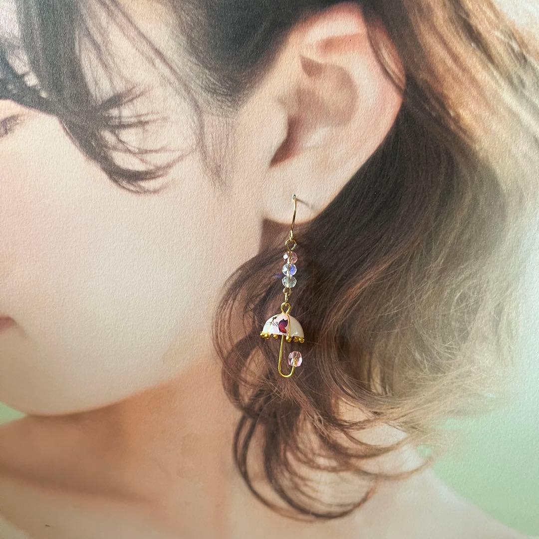 ☆❤️ 傘　アンブレラ　蝶々　ピアス　イヤリング　レジン