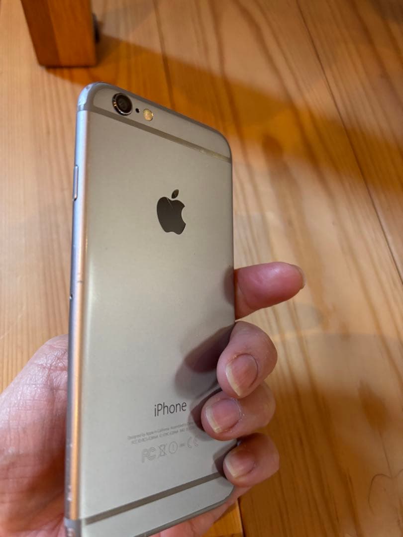 Apple iPhone 6 シルバー 本体　64GB docomo版