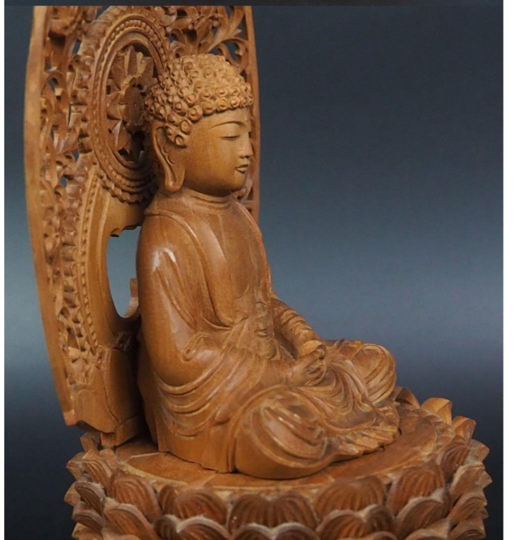 送料無料　時代物　香木白檀細密彫刻如来坐像　高さ23ｃｍ