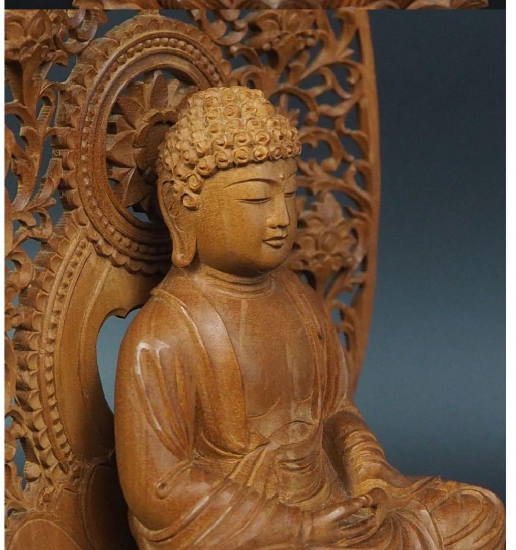 送料無料　時代物　香木白檀細密彫刻如来坐像　高さ23ｃｍ