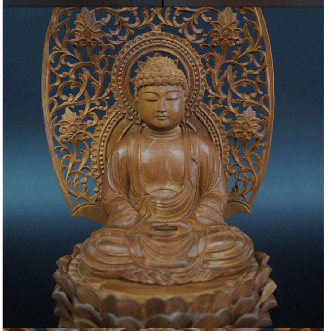 送料無料　時代物　香木白檀細密彫刻如来坐像　高さ23ｃｍ