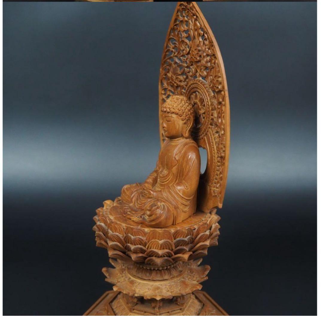 送料無料　時代物　香木白檀細密彫刻如来坐像　高さ23ｃｍ