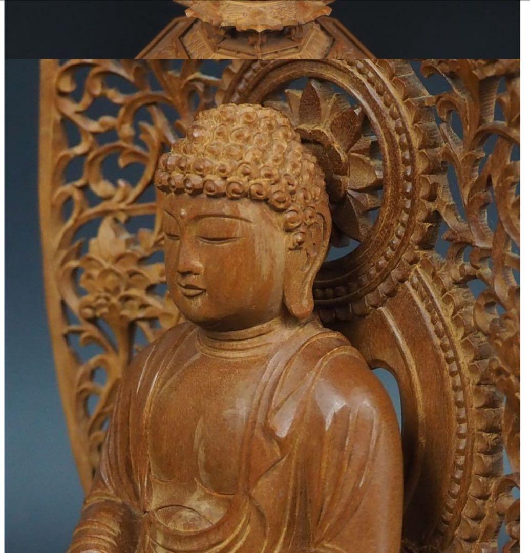 送料無料　時代物　香木白檀細密彫刻如来坐像　高さ23ｃｍ