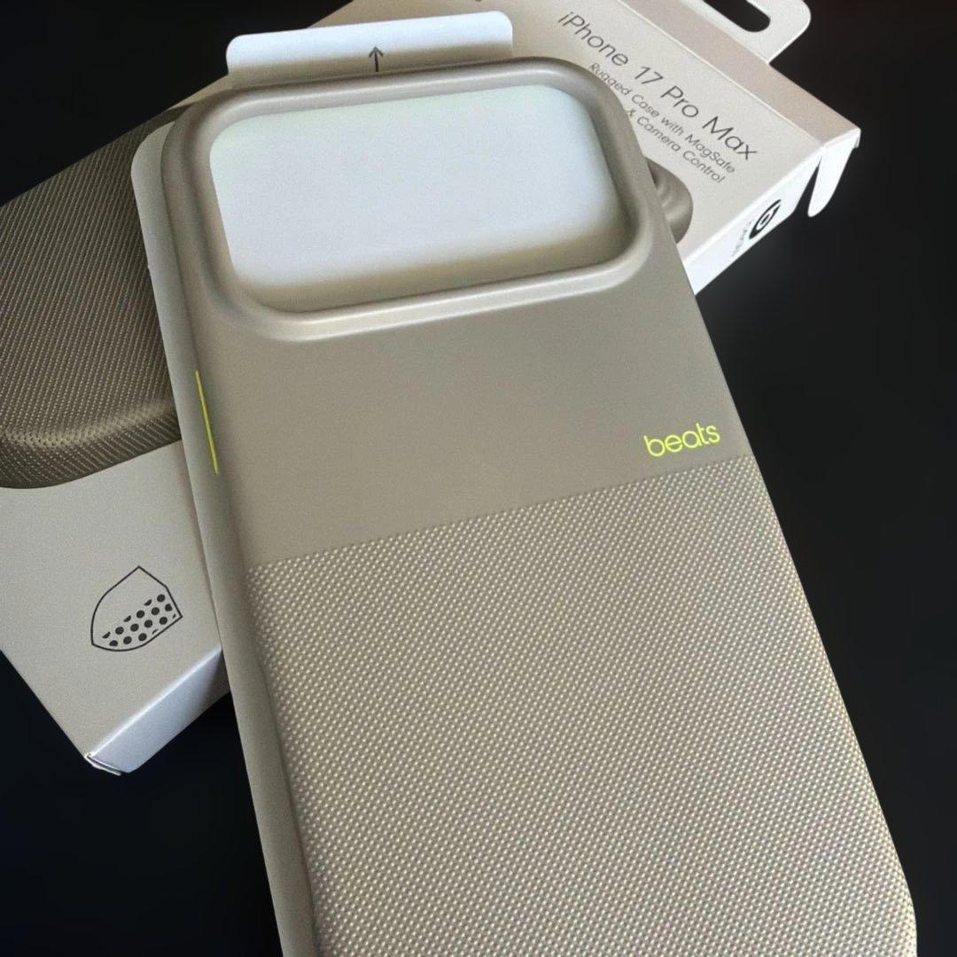 Beats iPhone 17 Pro Max 純正Rugged Case
