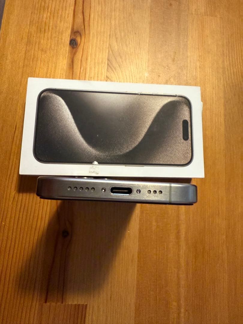 iPhone 15 Pro ナチュラルチタニウム　256GB SIMフリー