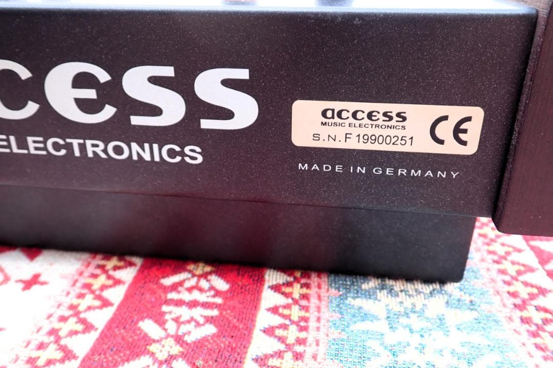 hxm250#Access Virus KB シンセサイザー 通電確認済み 現状