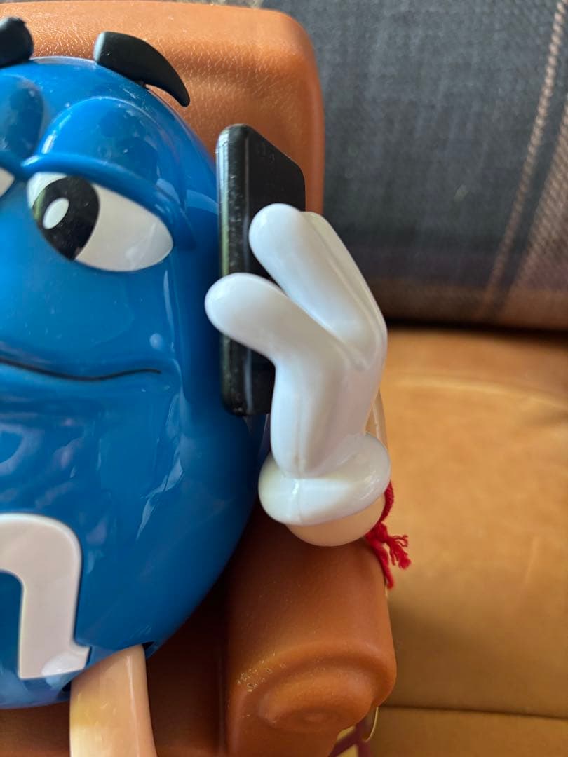 M&M's ディスペンサー　青椅子