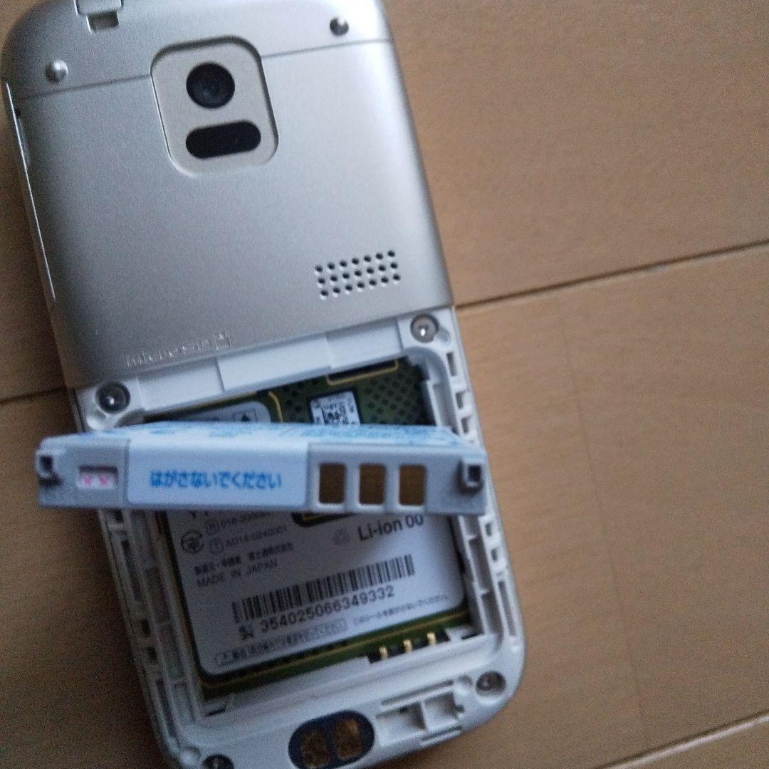 ☆らくらくホンベーシック4　docomo　F-01G　ゴールド