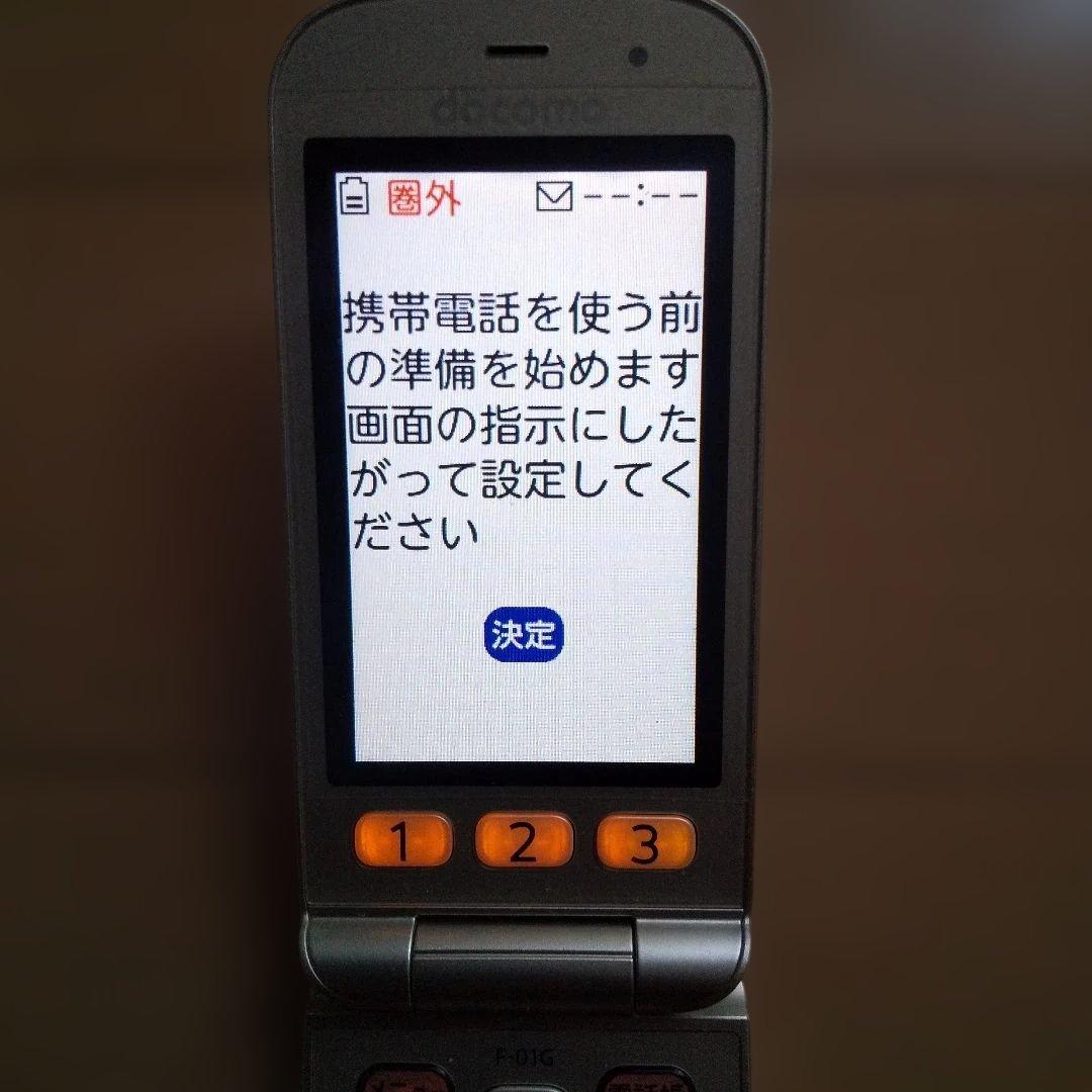 ☆らくらくホンベーシック4　docomo　F-01G　ゴールド